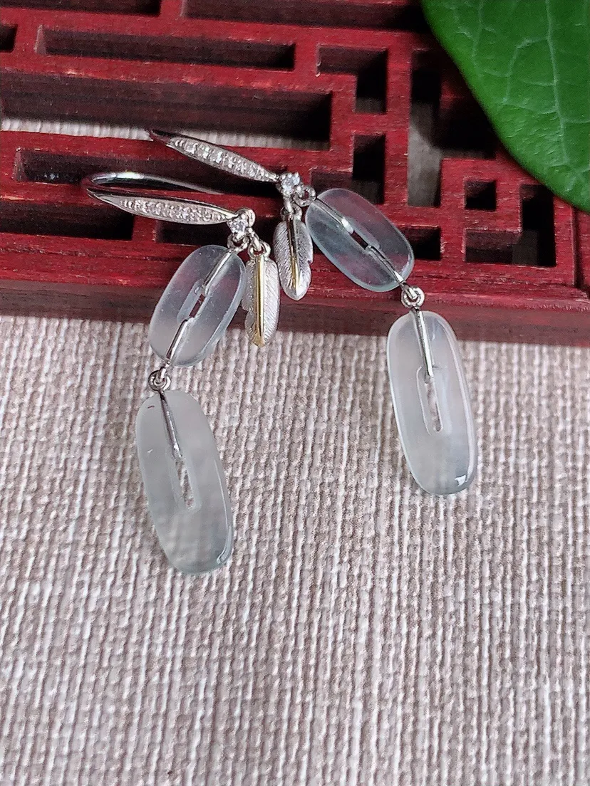 天然A货翡翠18K金镶嵌白月光平安环耳坠 尺寸13.4×5.4×1mm 重量2.50g 0522