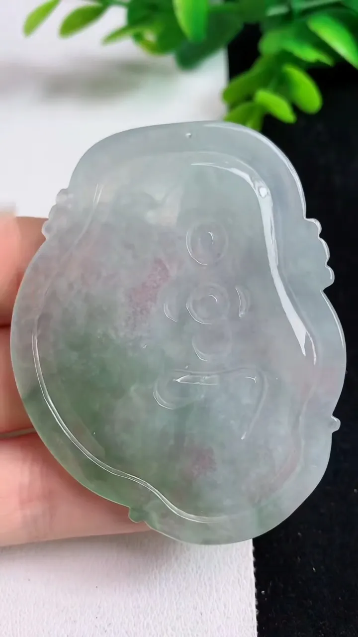 天然A货翡翠一念之间吊坠，尺寸61.4-48.3-4.8，重量:24.00g
5月23日