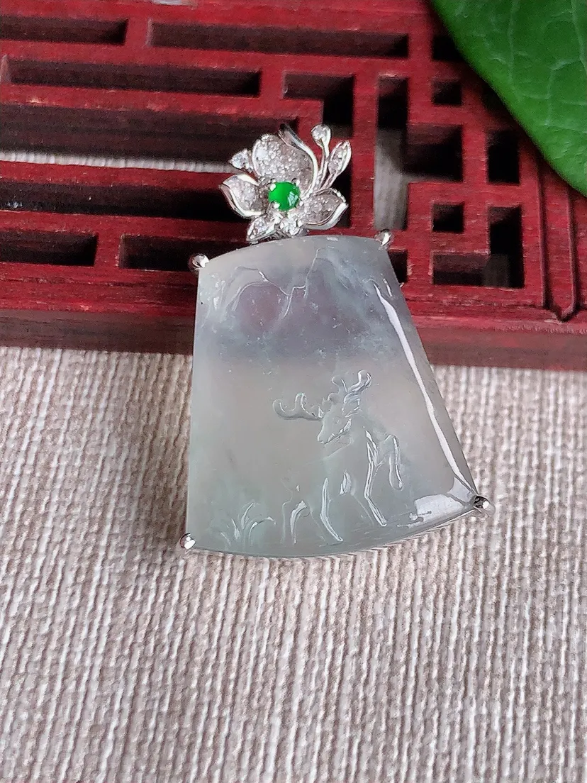 天然A货翡翠18K金伴梅花鹿一鹿有你吊坠尺寸32×23×20×5.6m量5.11g 0522