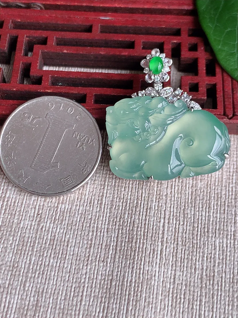 天然A货翡翠18K金伴晴水麒麟吊坠尺寸31.5×20×29×6.3m量8.22g 0522