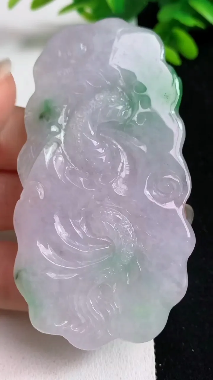天然A货翡翠龙牌吊坠，尺寸75.2-39-10.3，重量:54.96g
5月23日
