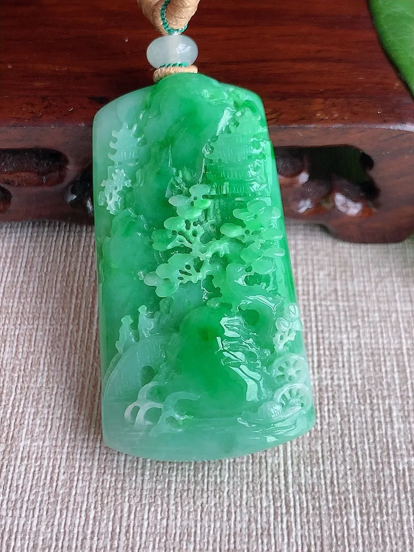 天然A货翡翠飘绿意境山水牌吊坠 尺寸50.8×27.6×12m量41.60g 0522