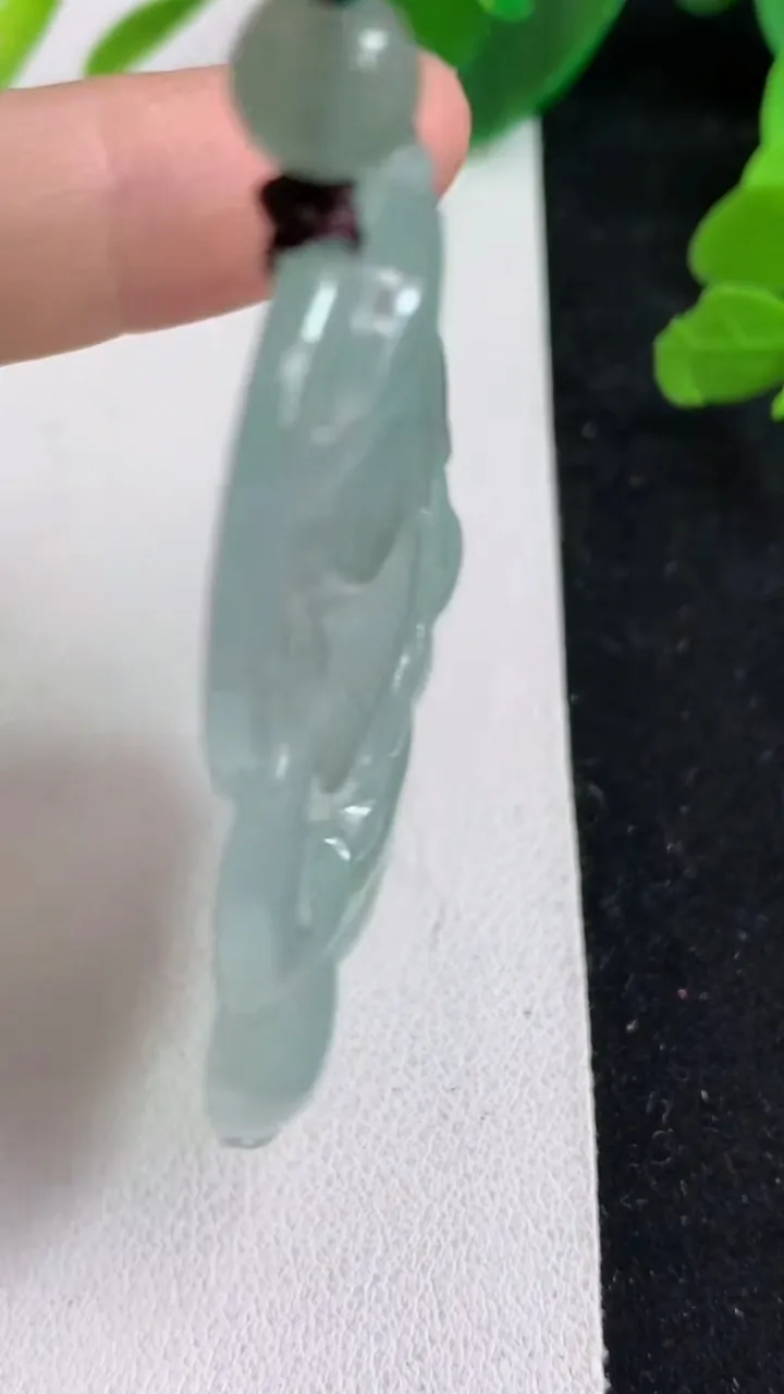 天然A货翡翠白冰观音菩萨吊坠，尺寸54.8-40-5.5，重量:22.62g
5月23日