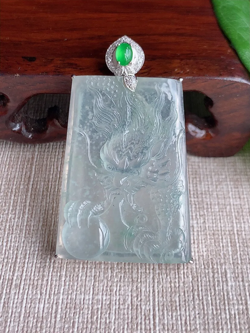 天然A货翡翠18K金伴晴水龙牌吊坠尺寸45.2×36×26.2×8.5m量13.72g 0522