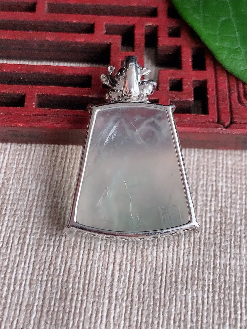 天然A货翡翠18K金伴梅花鹿一鹿有你吊坠尺寸32×23×20×5.6m量5.11g 0522