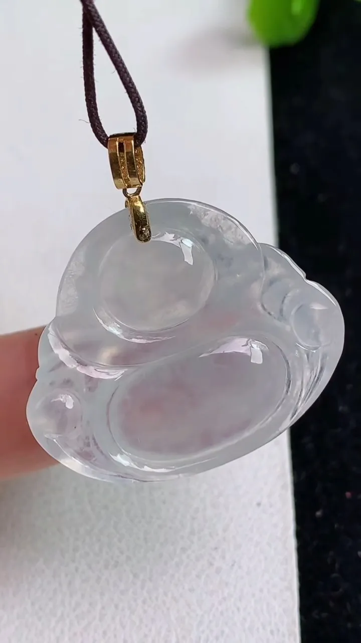天然A货翡翠白冰佛公吊坠，尺寸24.5-29.2-5.5，重量:6.10g
5月23日