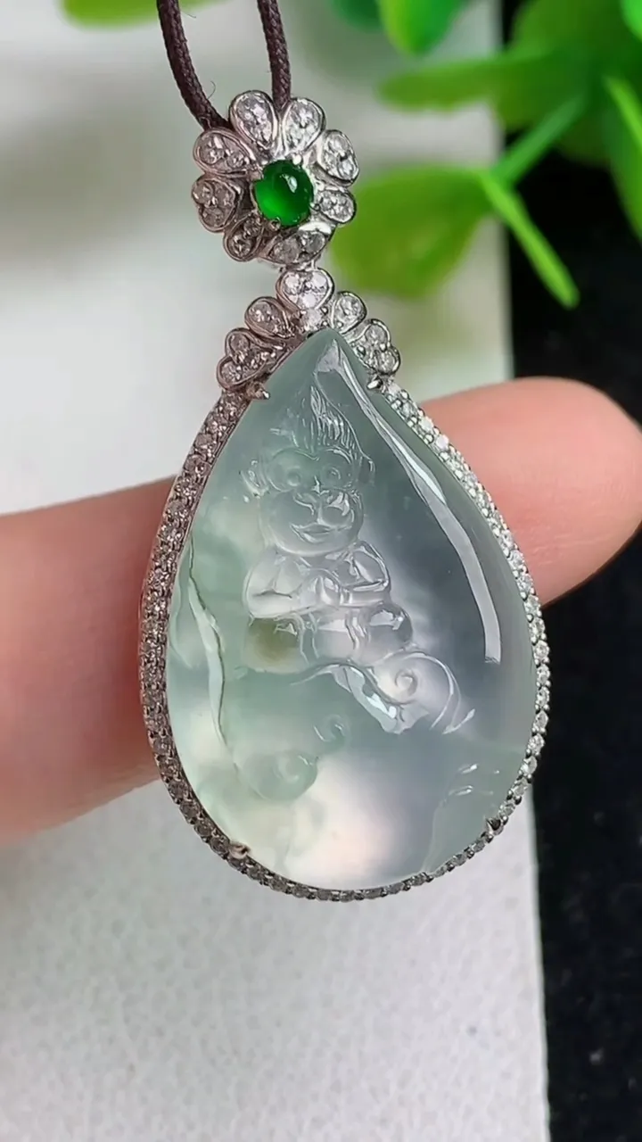 天然A货翡翠白冰生肖猴吊坠，尺寸36-18.3-8.3，裸石24-16，重量:5.65g
5月23日
