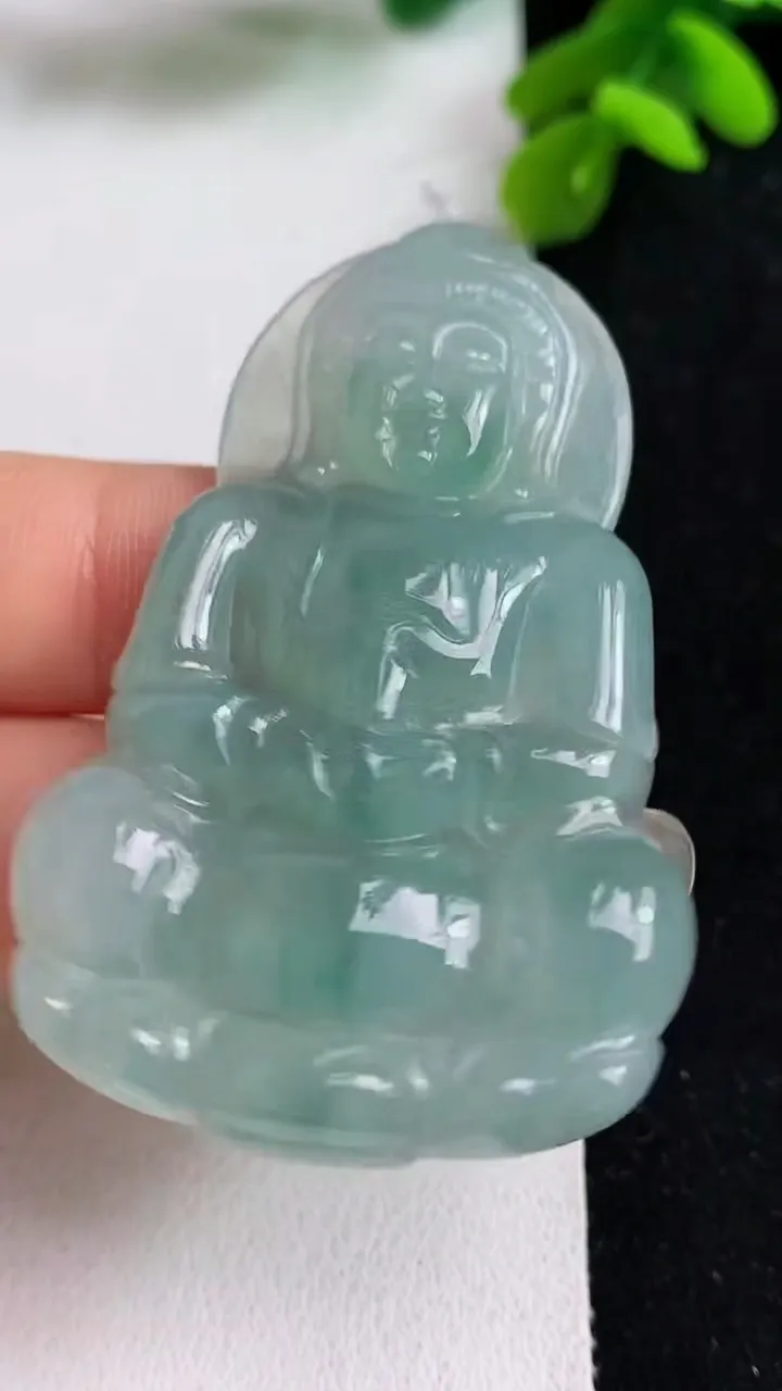 天然A货翡翠观音菩萨吊坠，尺寸54.5-35.2-5.5，重量:18.25g
5月23日