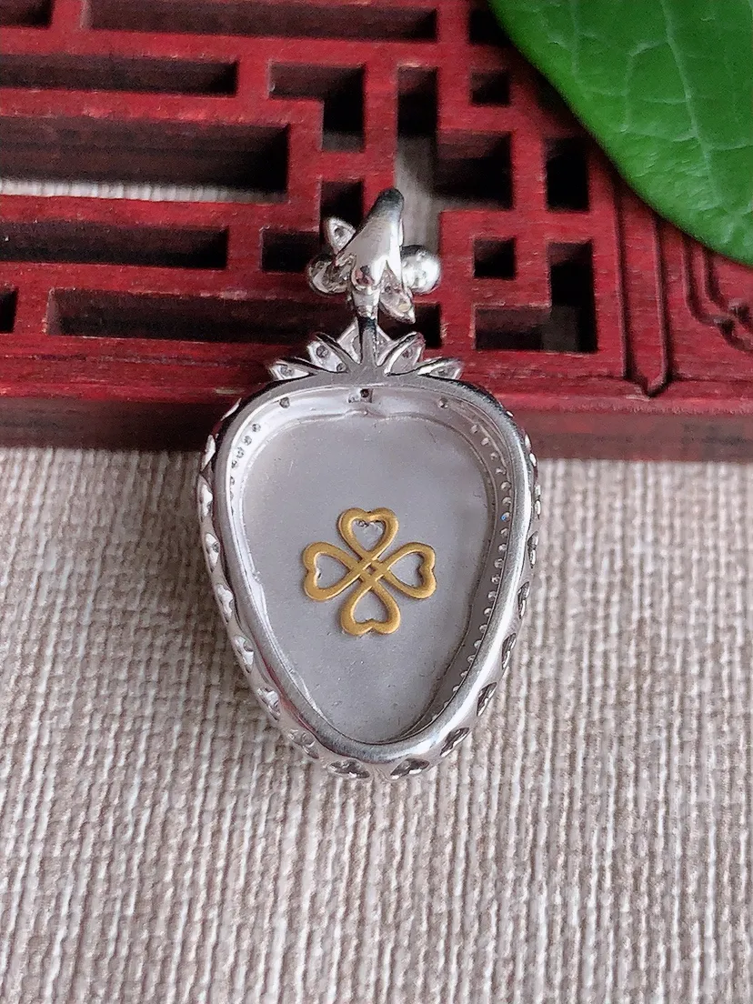 天然A货翡翠18K金伴满绿叶子金枝玉叶吊坠尺寸32×17.5×8裸石17.8×13.7m量4.73g