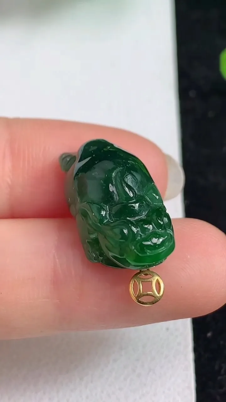 天然A货翡翠金蟾吊坠，尺寸20.4-12-9.2，重量:4.11g
5月23日
