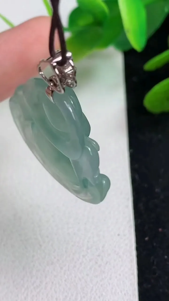 天然A货翡翠佛公吊坠，尺寸25.6-28-5.8，重量6.53:g
5月23日