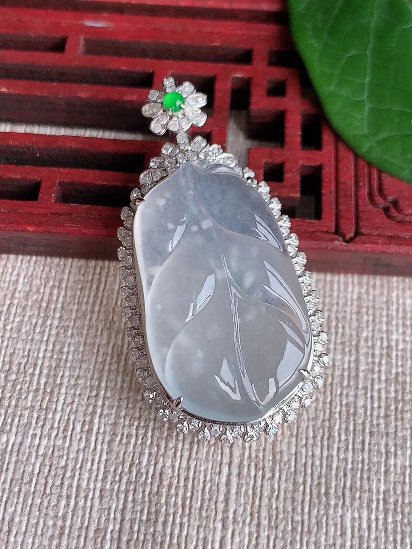 天然A货翡翠18K金伴白月光叶子金枝玉叶吊坠尺寸41.3×20.6×8.4裸石28×16.5m量7.40g 0522