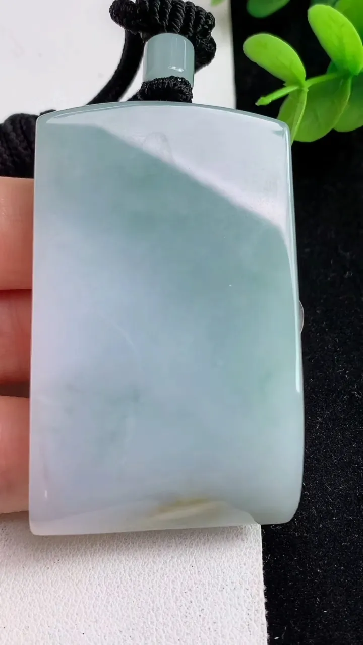 天然A货翡翠佛头吊坠，尺寸58.7-36.2-11.8，重量:75.81g
5月23日