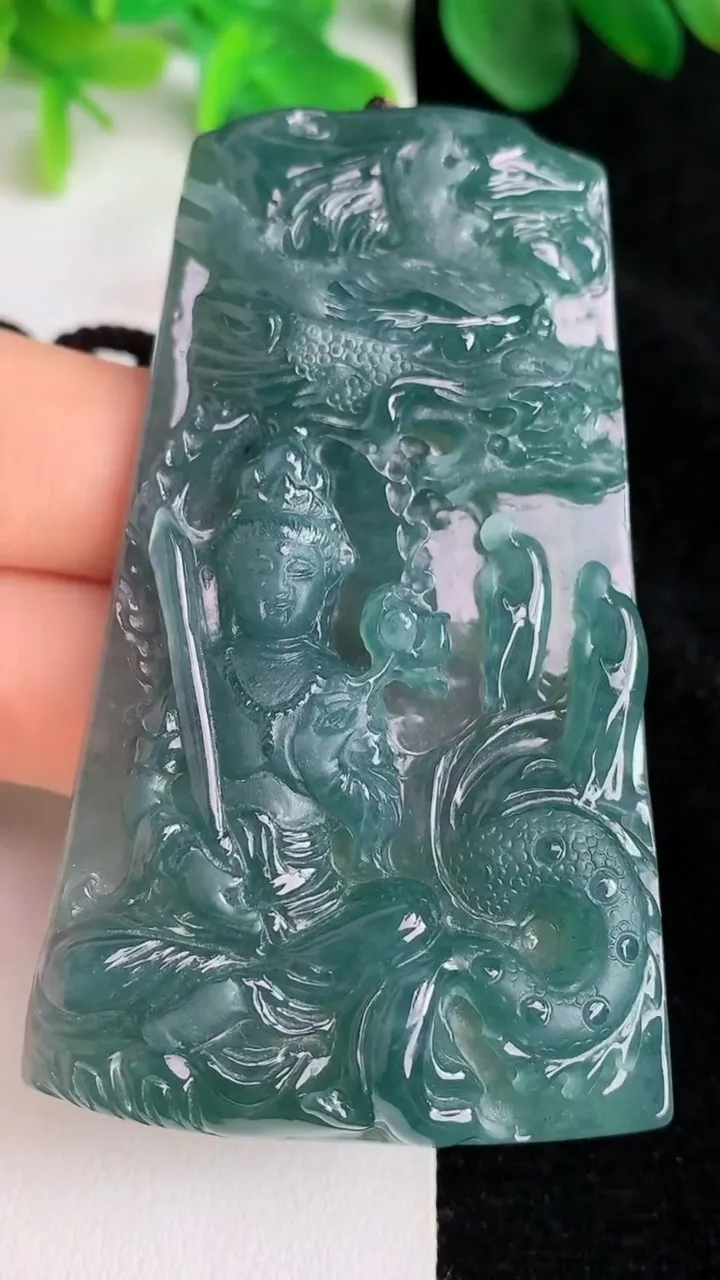 天然A货翡翠蓝水祥龙虚空藏观音菩萨吊坠，尺寸69.4-40.3-8.3，重:39.72g
5月23日