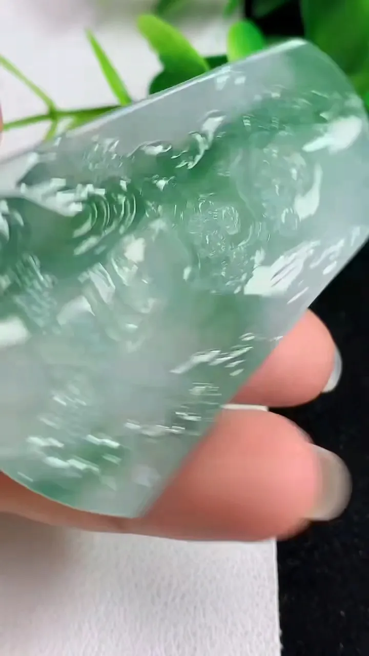 天然A货翡翠山水牌吊坠，尺寸56.4-36.8-6.4，重量:23.66g
5月23日