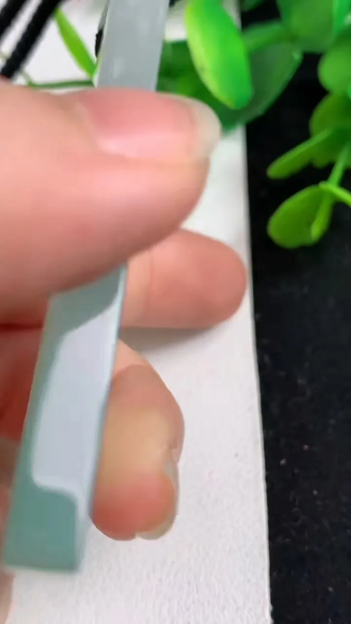 天然A货翡翠生肖马牌吊坠，尺寸57-38.4-5.7，重量:41.00g
5月23日