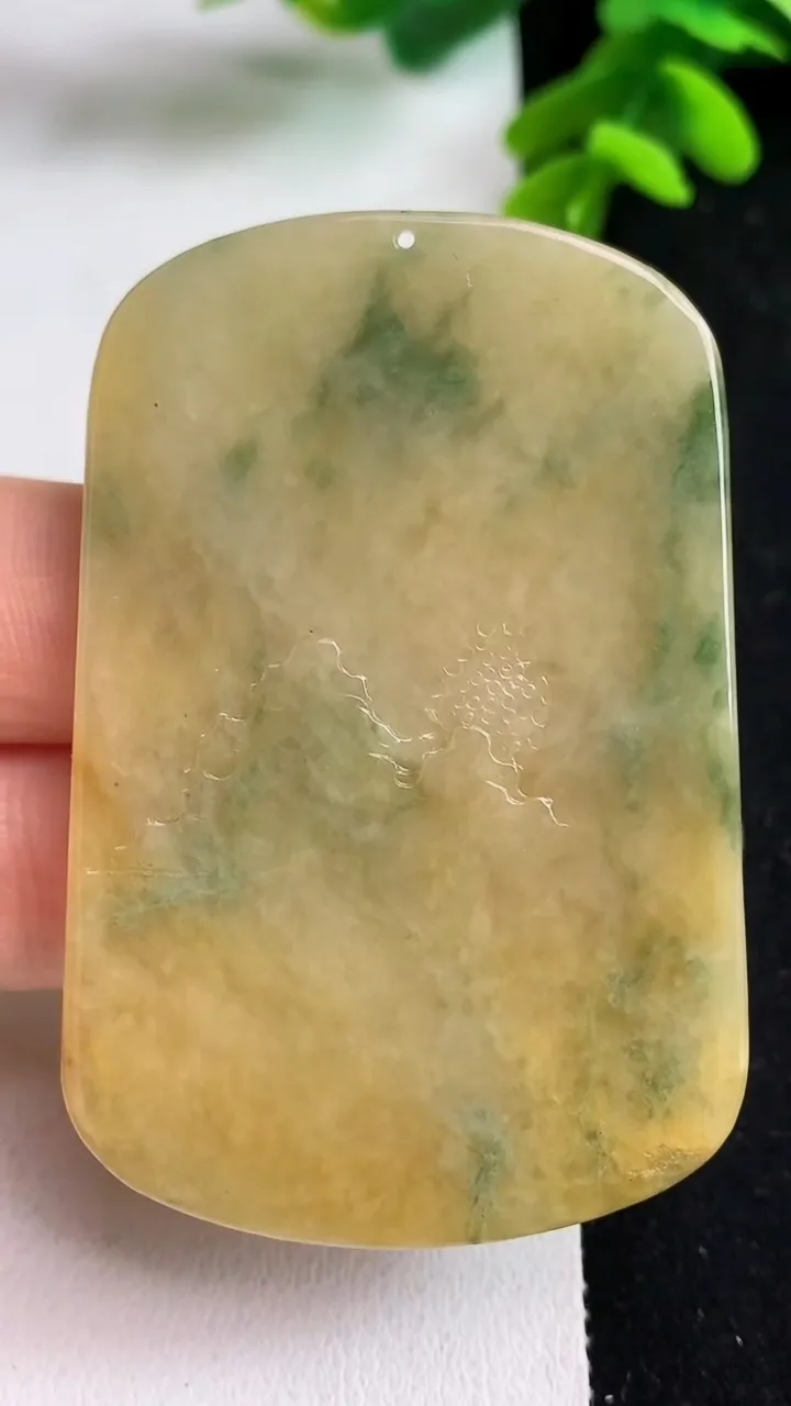 天然A货翡翠双彩山水牌吊坠，尺寸58.8-39.3-5，重量:30.45g
5月23日