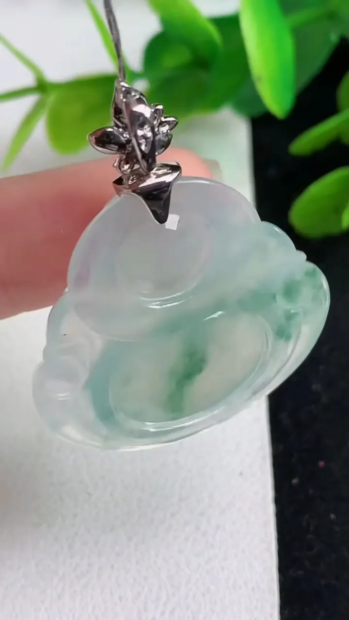 天然A货翡翠飘花佛公吊坠，尺寸26.6-30.4-6.2，重量:8.73g
5月23日