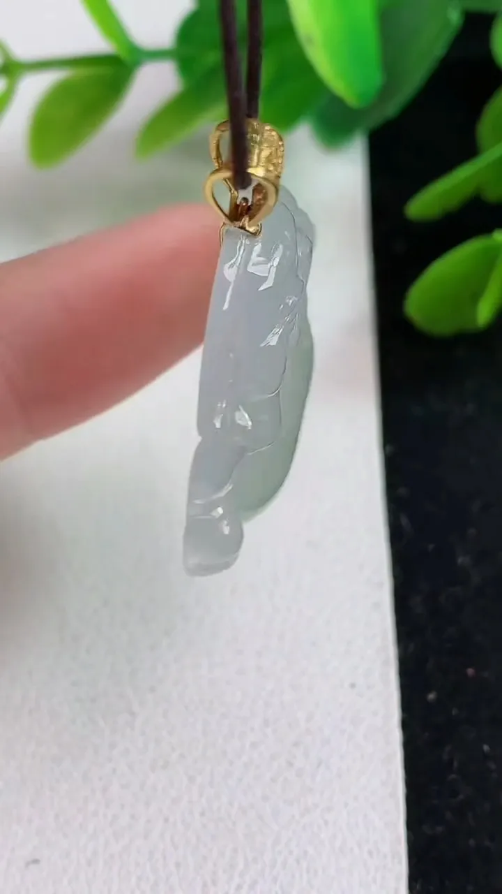 天然A货翡翠飘花佛公吊坠，尺寸28-30.5-5.8，重量:7.15g
5月23日