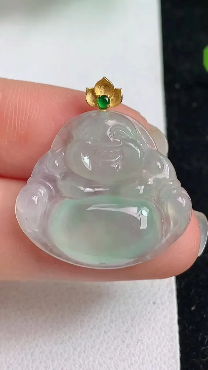 天然A货翡翠佛公吊坠，尺寸22.4-25.4-4.6，重量:3.96g
5月23日