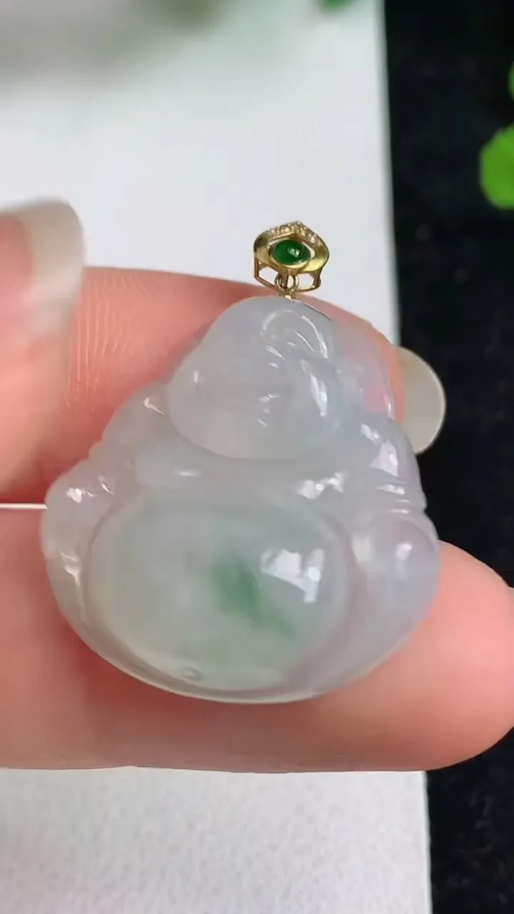 天然A货翡翠飘花佛公吊坠，尺寸23.8-23.3-6，重量:4.78g
5月23日