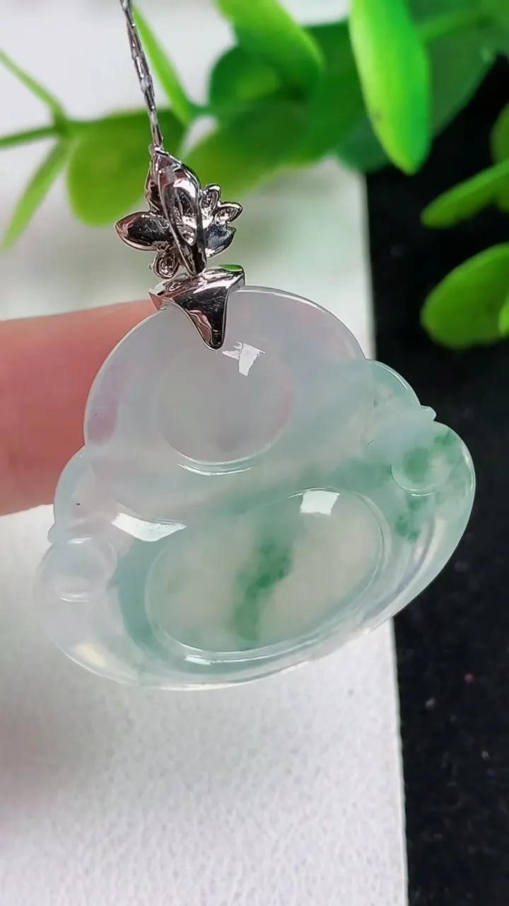 天然A货翡翠飘花佛公吊坠，尺寸26.6-30.4-6.2，重量:8.73g
5月23日