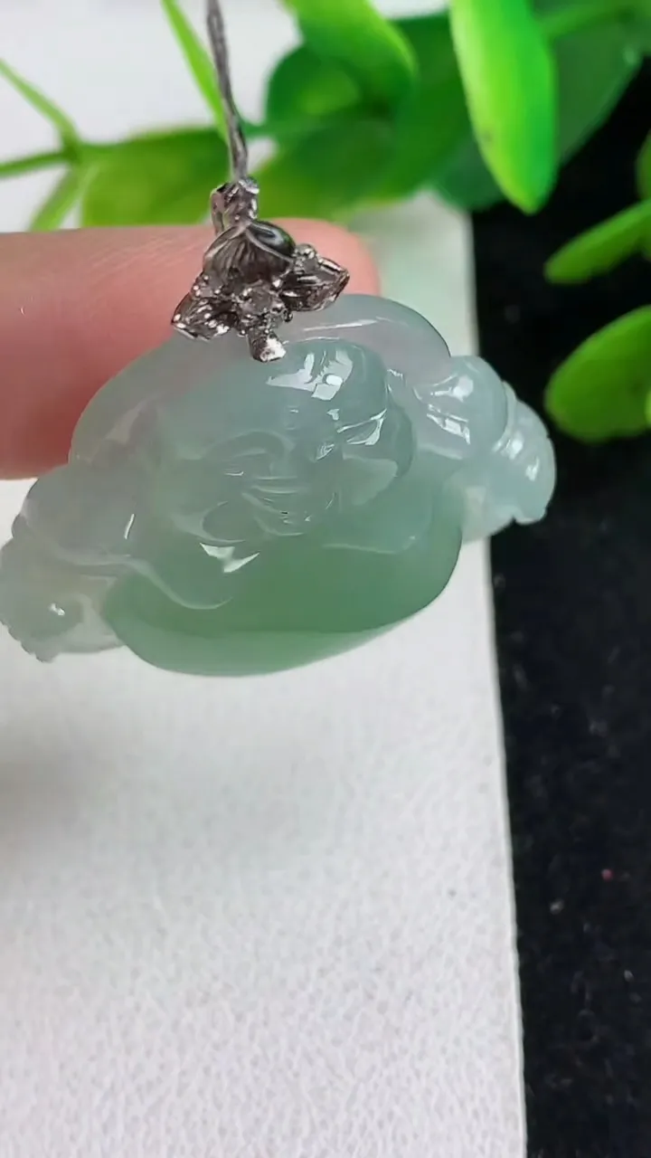 天然A货翡翠佛公吊坠，尺寸25.7-31.7-8.4，重量:10.66g
5月23日