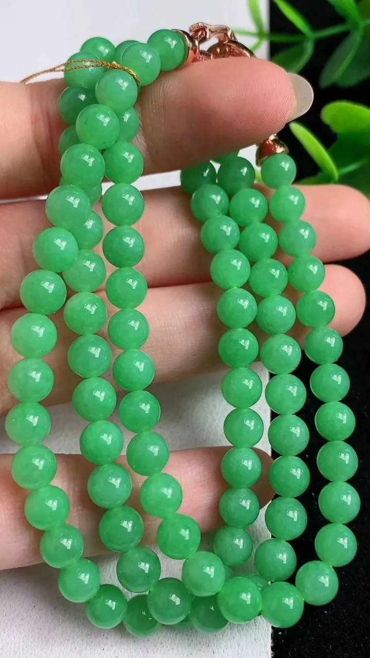 天然A货翡翠圆珠项链94颗，尺寸6，重量:39.80g
5月23日