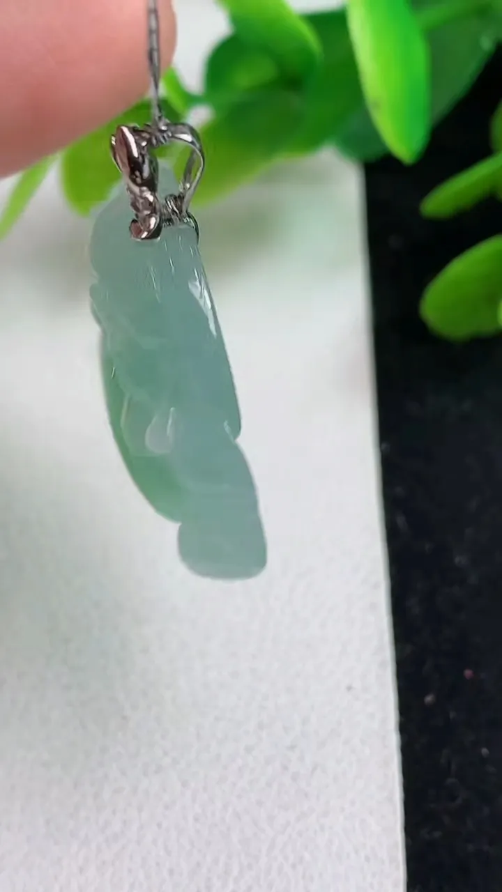 天然A货翡翠佛公吊坠，尺寸25.7-31.7-8.4，重量:10.66g
5月23日