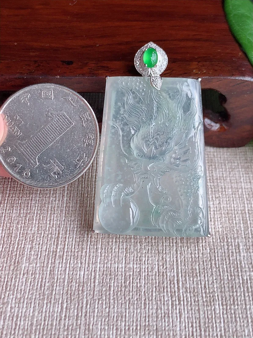 天然A货翡翠18K金伴晴水龙牌吊坠尺寸45.2×36×26.2×8.5m量13.72g 0522