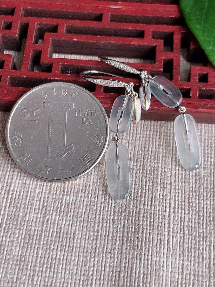 天然A货翡翠18K金镶嵌白月光平安环耳坠 尺寸13.4×5.4×1mm 重量2.50g 0522