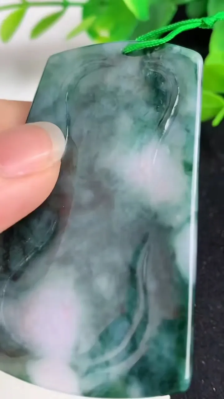 天然A货翡翠飘花祥龙财神爷吊坠，尺寸60.4-40.4-4.8，重量:25.85g
5月23日