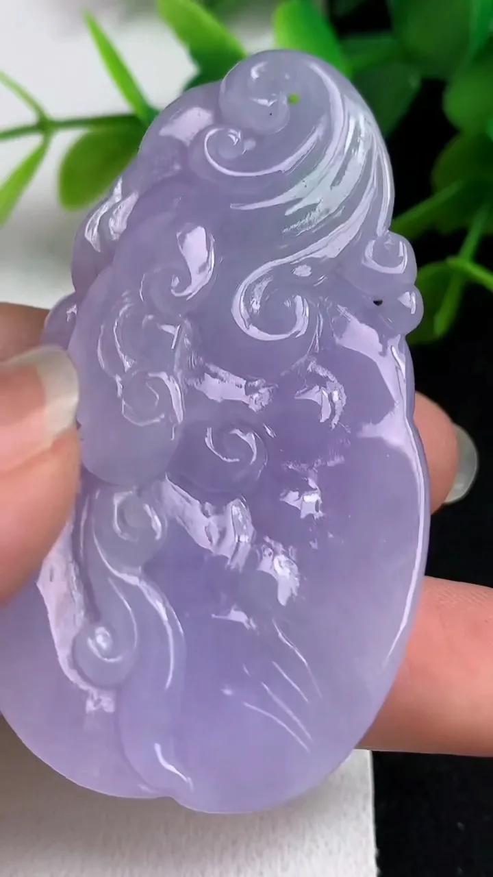 天然A货翡翠紫罗兰如意吊坠，尺寸57.7-32.7-10.6，重量:32.57g
5月23日