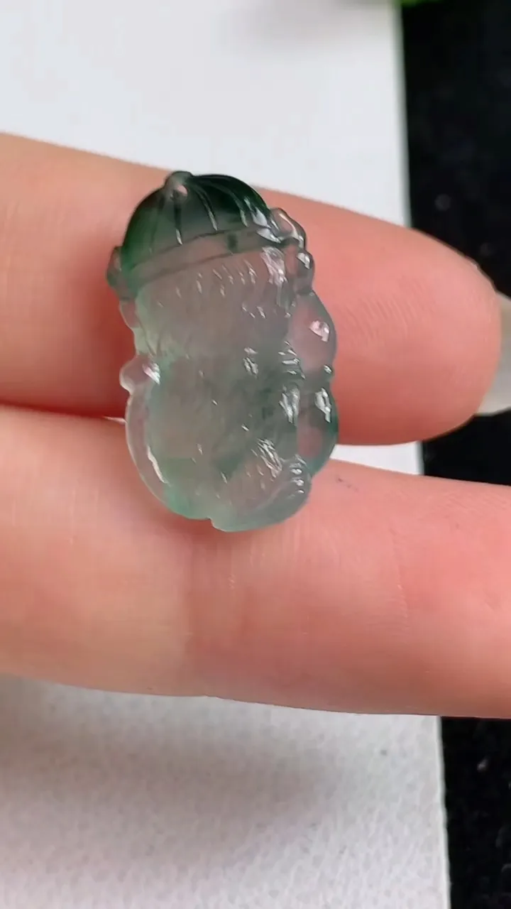 天然A货翡翠生肖猴吊坠，尺寸20-12.4-5，重量:2.00g
5月23日