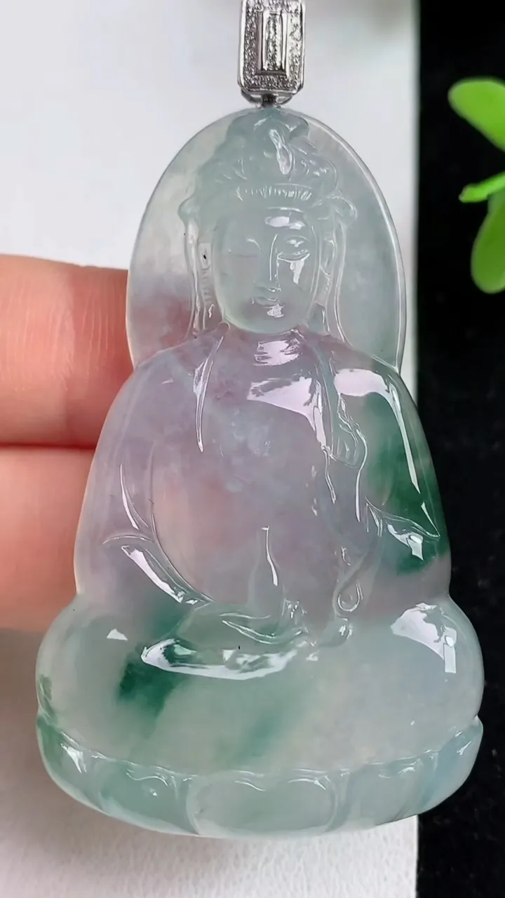 天然A货翡翠飘花素衣观音吊坠，尺寸56.2-34.8-5.6，重量:21.91g
5月23日