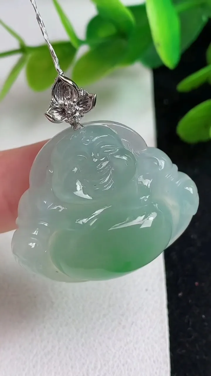天然A货翡翠佛公吊坠，尺寸25.7-31.7-8.4，重量:10.66g
5月23日