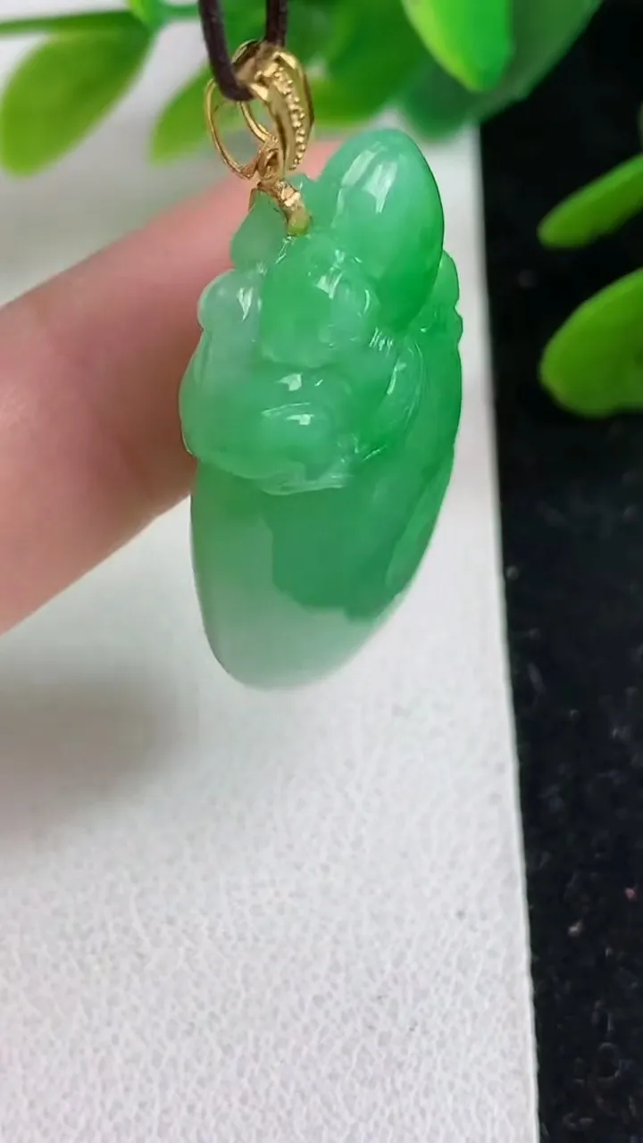 天然A货翡翠灵猴献瑞 福瓜吊坠，尺寸36.6-19-8，重量:11.42g
5月23日