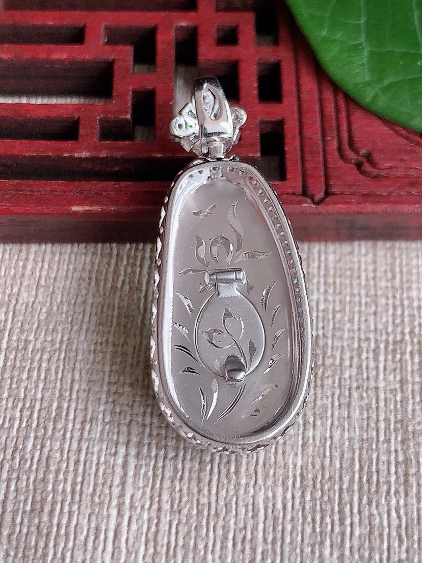 天然A货翡翠18K金伴甜绿四季豆福豆平安豆吊坠尺寸35.5×14.6×8.2裸石25×11.8m量5.38g 0522