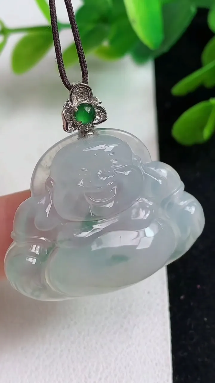 天然A货翡翠飘花佛公吊坠，尺寸26.7-34-6.5，重量:9.46g
5月23日
