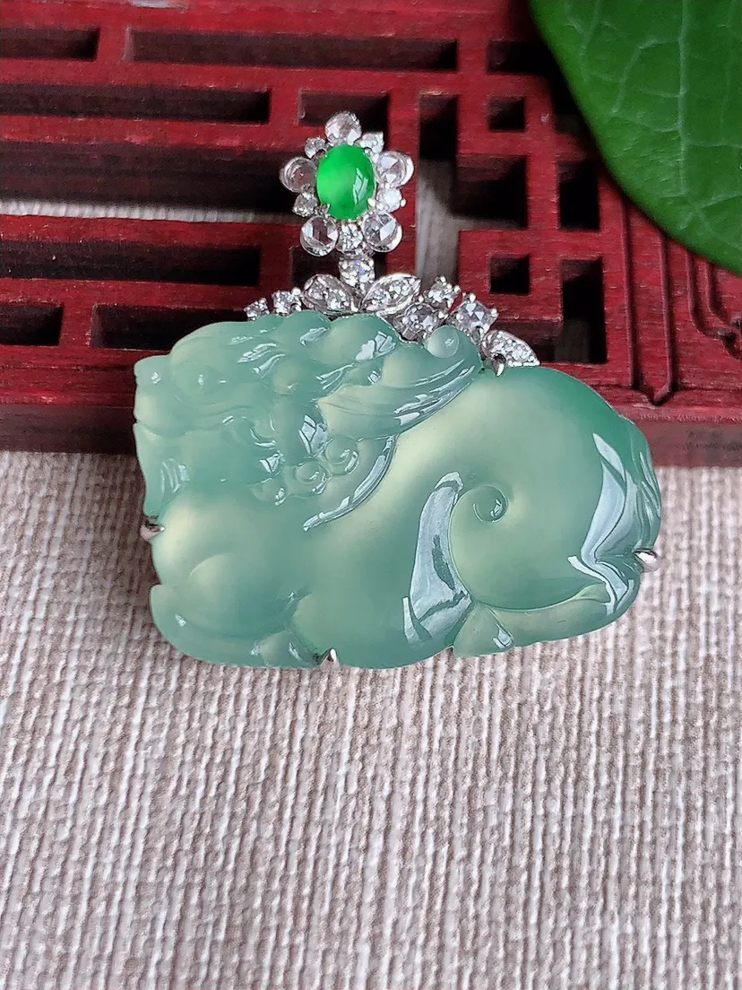 天然A货翡翠18K金伴晴水麒麟吊坠尺寸31.5×20×29×6.3m量8.22g 0522