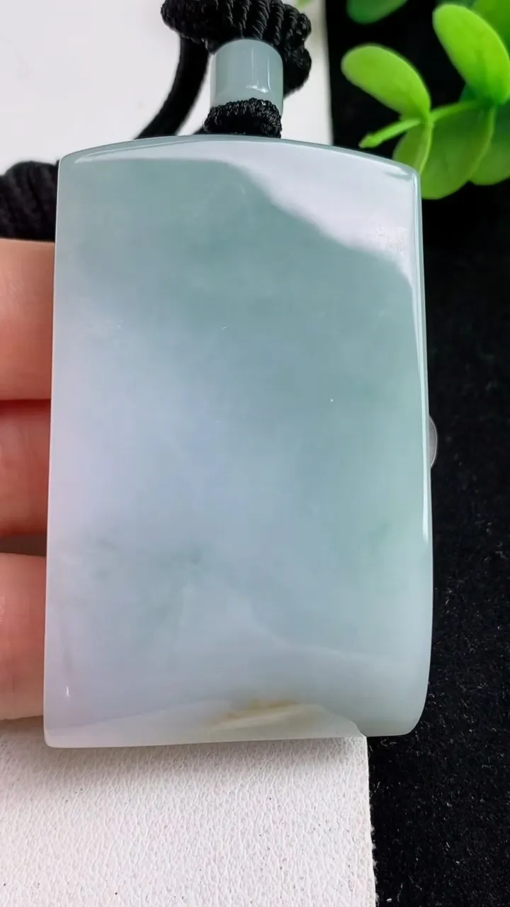 天然A货翡翠佛头吊坠，尺寸58.7-36.2-11.8，重量:75.81g
5月23日