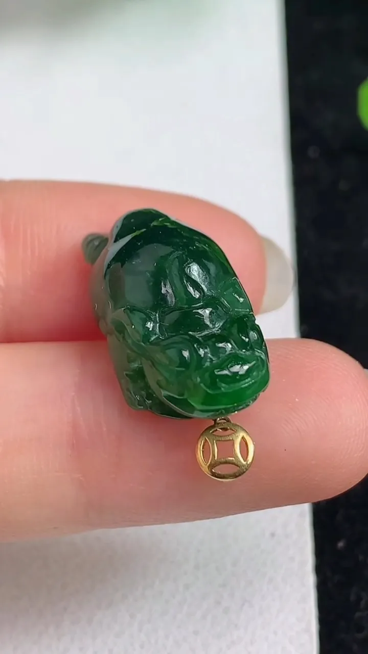 天然A货翡翠金蟾吊坠，尺寸20.4-12-9.2，重量:4.11g
5月23日