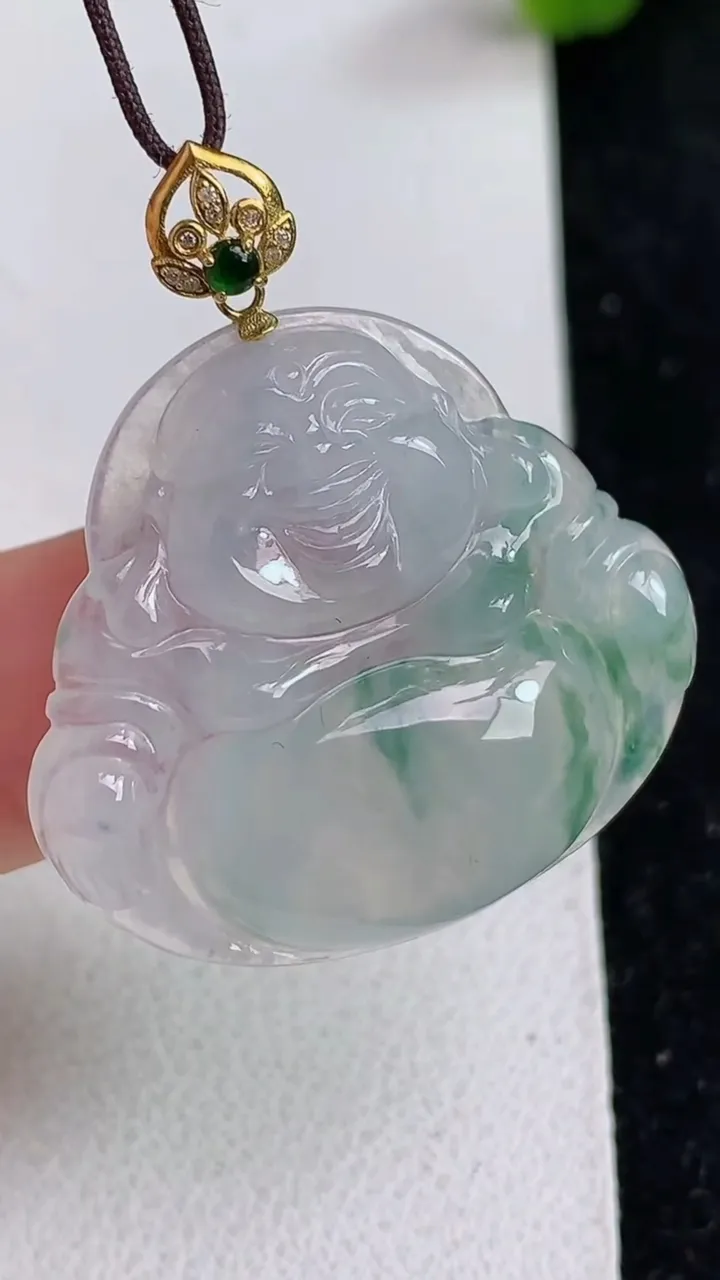 天然A货翡翠飘花佛公吊坠，尺寸26-29.5-5.6，重量:6.71g
5月23日