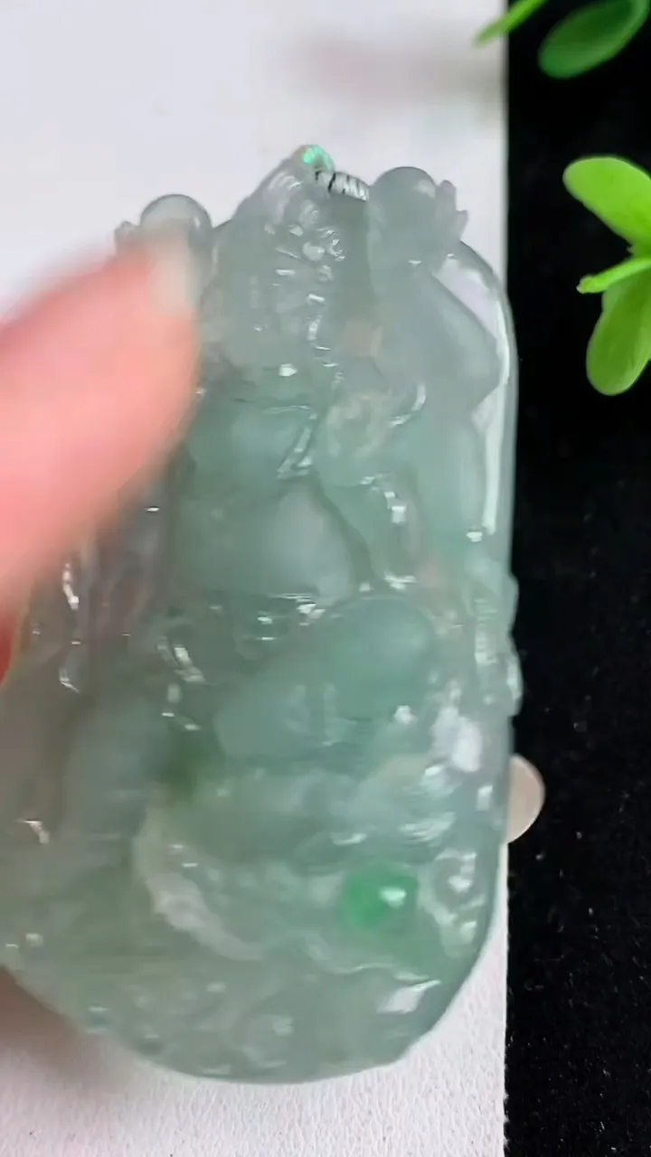 天然A货翡翠祥龙不动明王吊坠，尺寸64-38.5-12，重量:53.00g
5月23日