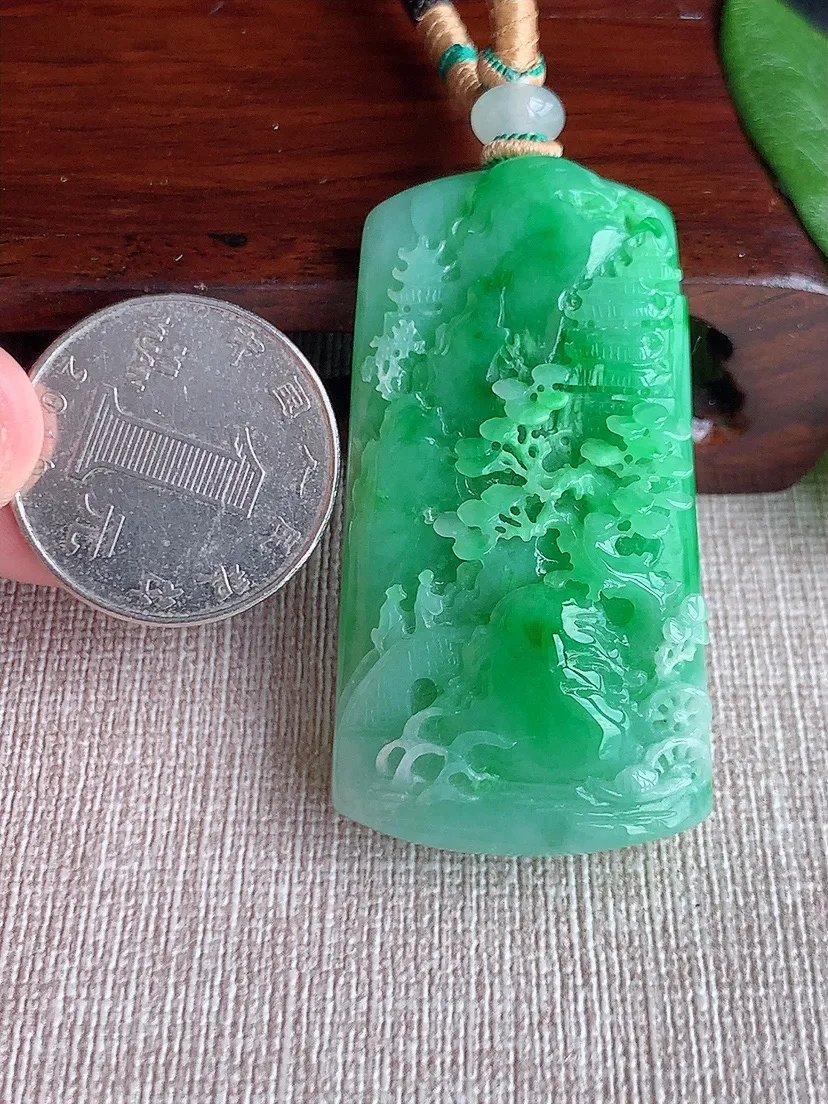 天然A货翡翠飘绿意境山水牌吊坠 尺寸50.8×27.6×12m量41.60g 0522