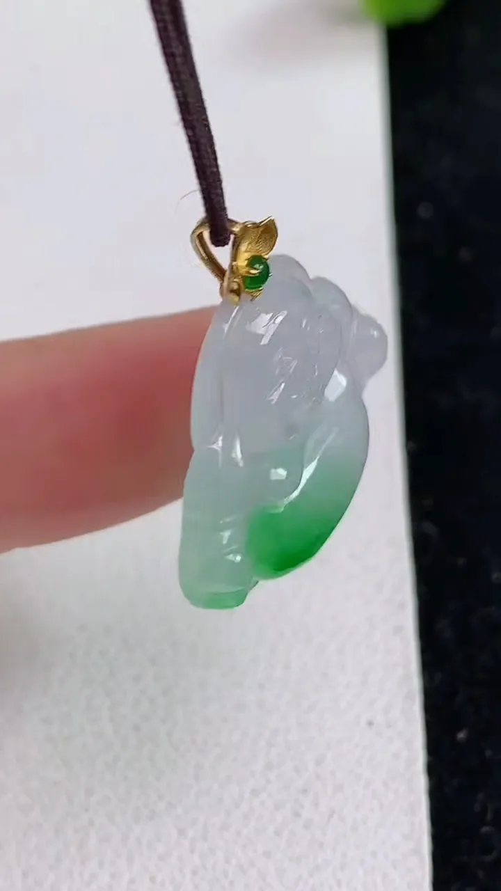 天然A货翡翠佛公吊坠，尺寸19.8-23-4.5，重量:3.40g
5月23日
