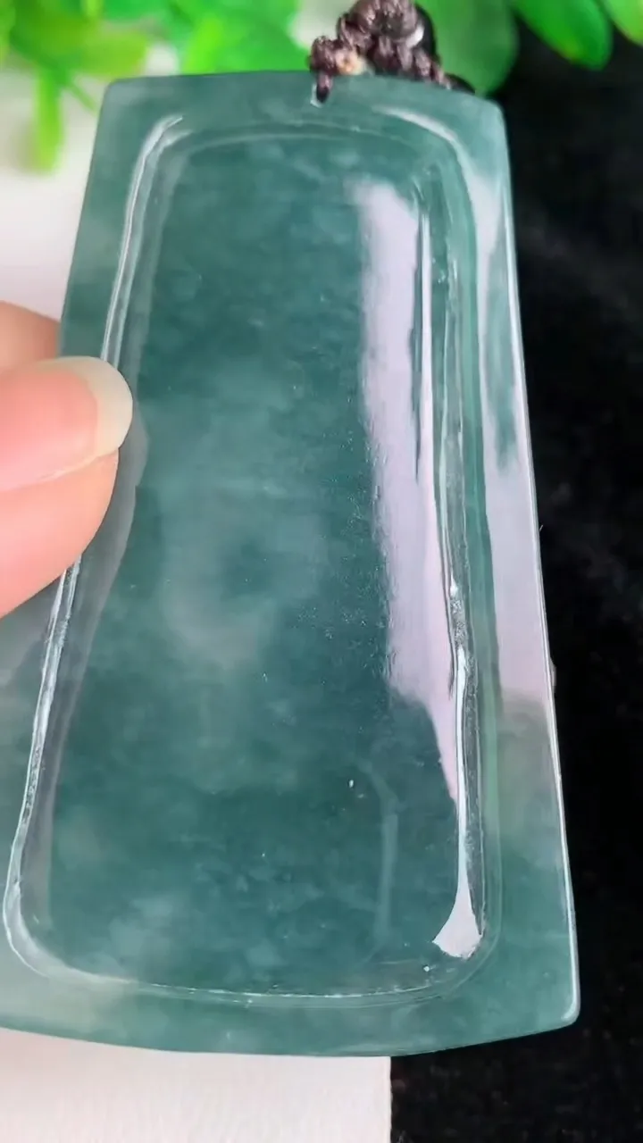 天然A货翡翠蓝水祥龙虚空藏观音菩萨吊坠，尺寸69.4-40.3-8.3，重:39.72g
5月23日