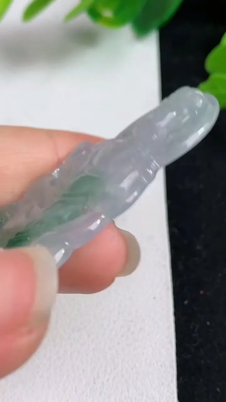天然A货翡翠普贤菩萨吊坠，尺寸58-25.6-4.2，重量:12.71g
5月23日