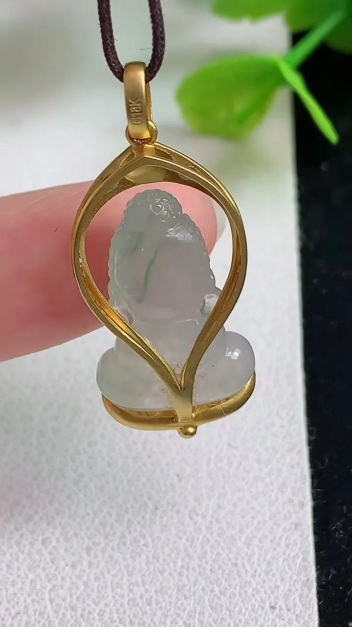 天然A货翡翠飘花宝宝佛吊坠，尺寸18.8-11.4-5.8，重量:3.36g
5月23日