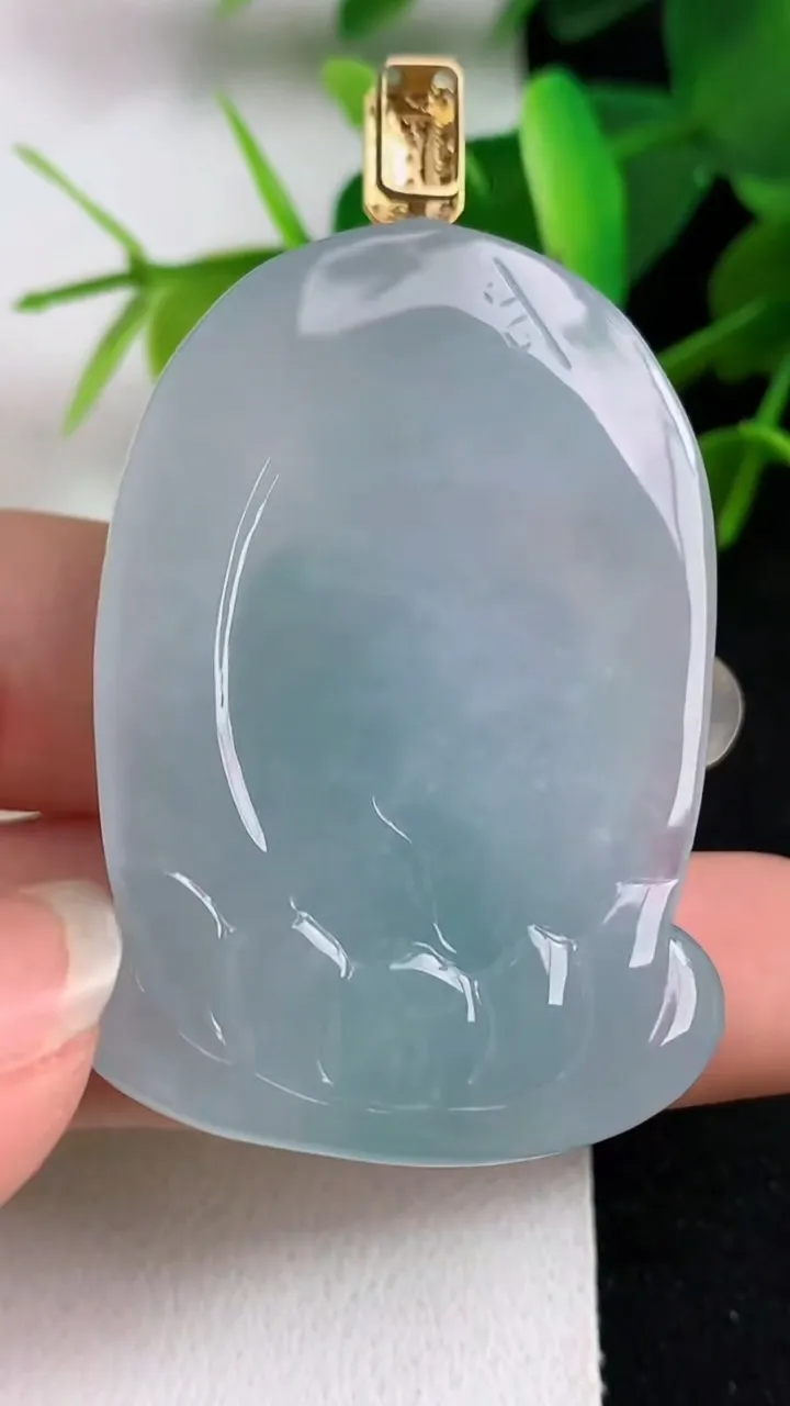天然A货翡翠观音菩萨吊坠，尺寸45-27.8-10.7，重量:28.15g
5月23日